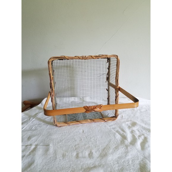 Vintage Wire and Wood Vegetable Basket with Handle "Assorted Seeds Vegetable" - Picture 9 of 10